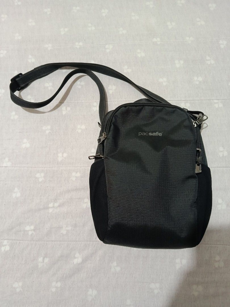 Pacsafe Vibe (Category: Sling Bags) located in Antipolo. Submitted by jimnetnix (Listing ID 1470487892, Image 1). Description: .