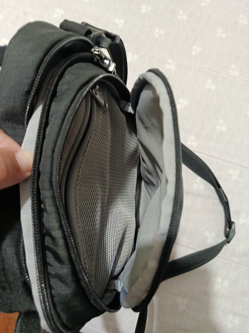 Pacsafe Vibe (Category: Sling Bags) located in Antipolo. Submitted by jimnetnix (Listing ID 1470487892, Image 3). Description: .