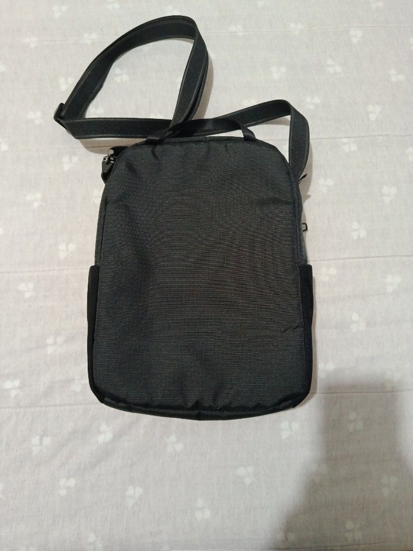 Pacsafe Vibe (Category: Sling Bags) located in Antipolo. Submitted by jimnetnix (Listing ID 1470487892, Image 2). Description: .