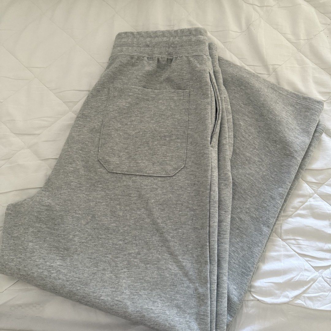 Pacsun Baggy Sweatpants (Category: Other Bottoms) located in Davao. Submitted by aug_amari (Listing ID 1470354487, Image 3). Description: ok i forgot the brand 🥹 but the fit is so nice perfect baggyness , perf for dance/gym fit size fits Small! dm me for when worn :) .