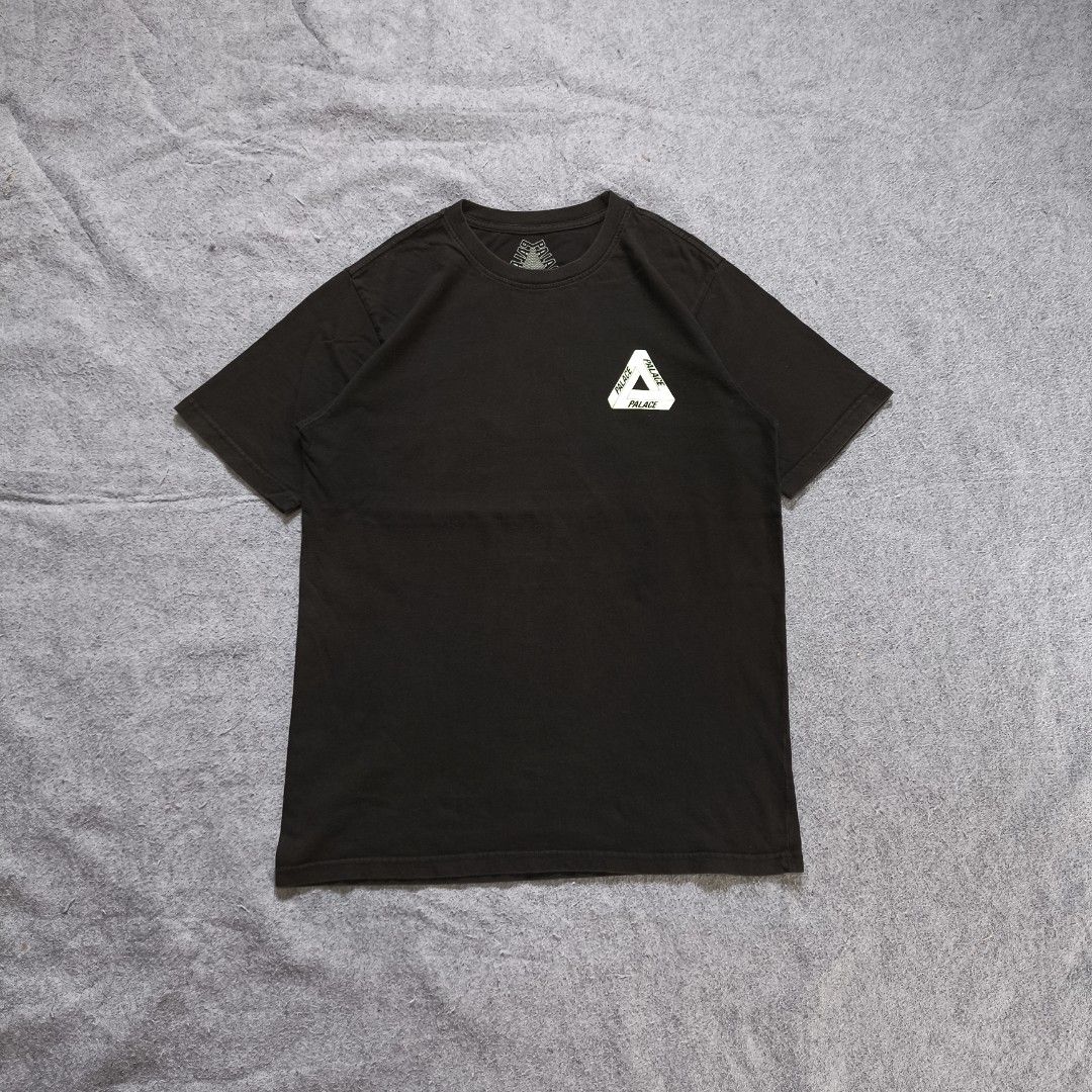 Palace Tri-Ferg Classic Logo Shirt (Category: Tshirts & Polo Shirts ) located in Manila. Submitted by shykes_26 (Listing ID 1470485265, Image 2). Description: Dimensions Width - 21 Length - 29 Size on tag - XL Issues - None.