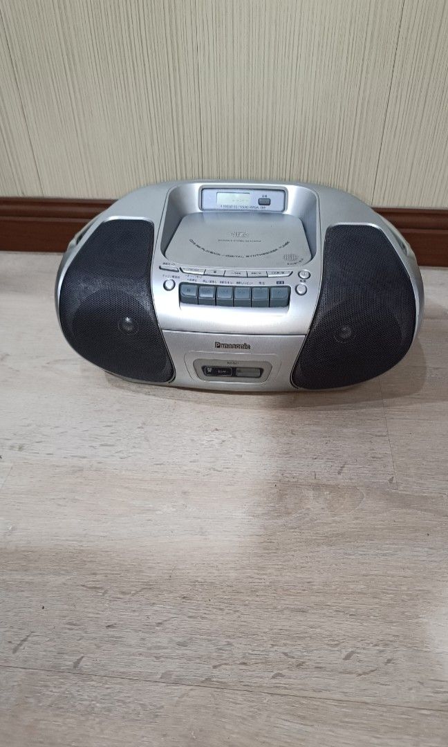 PANASONIC RX-D27 BOOM BOX (Category: Portable Music Players) located in Midsayap. Submitted by macoy.picker (Listing ID 1470364277, Image 1). Description: Panasonic Boombox RX-D27 Cassette Working ✅ CD Not Working ❌ FM Working (Upto 90 only) Aux Out Working ✅ All Buttons Working ✅ Walang Cover ang Battery Compartment ❌ 110 Volts 1800 Free Shipping.