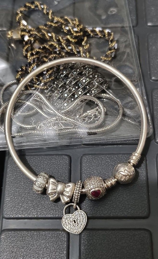 Pandora with charms (Category: Bracelets) located in Baguio. Submitted by thrifters_shop (Listing ID 1470364315, Image 1). Description: Authentic Pandora 6.5 to 7.5.