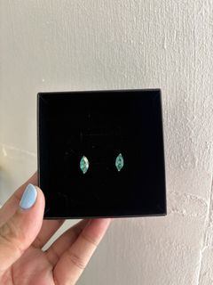 (Category: ) located in . Submitted by katmandulovesmakeup (Listing ID 1466817659, Image 1). Description: .