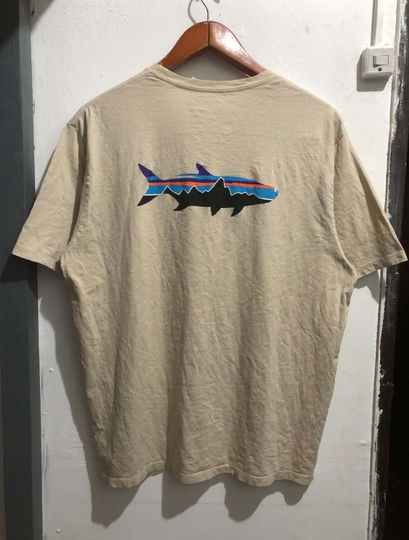 Patagonia Shirt (Category: Tshirts & Polo Shirts ) located in Cabuyao City. Submitted by THRIFTHITS (Listing ID 1470350383, Image 1). Description: Patagonia Fitz Merch (Authentic) Complete tags 22x28 Mine 380‼️ Direct Message me and Add for fast Transaction ty .