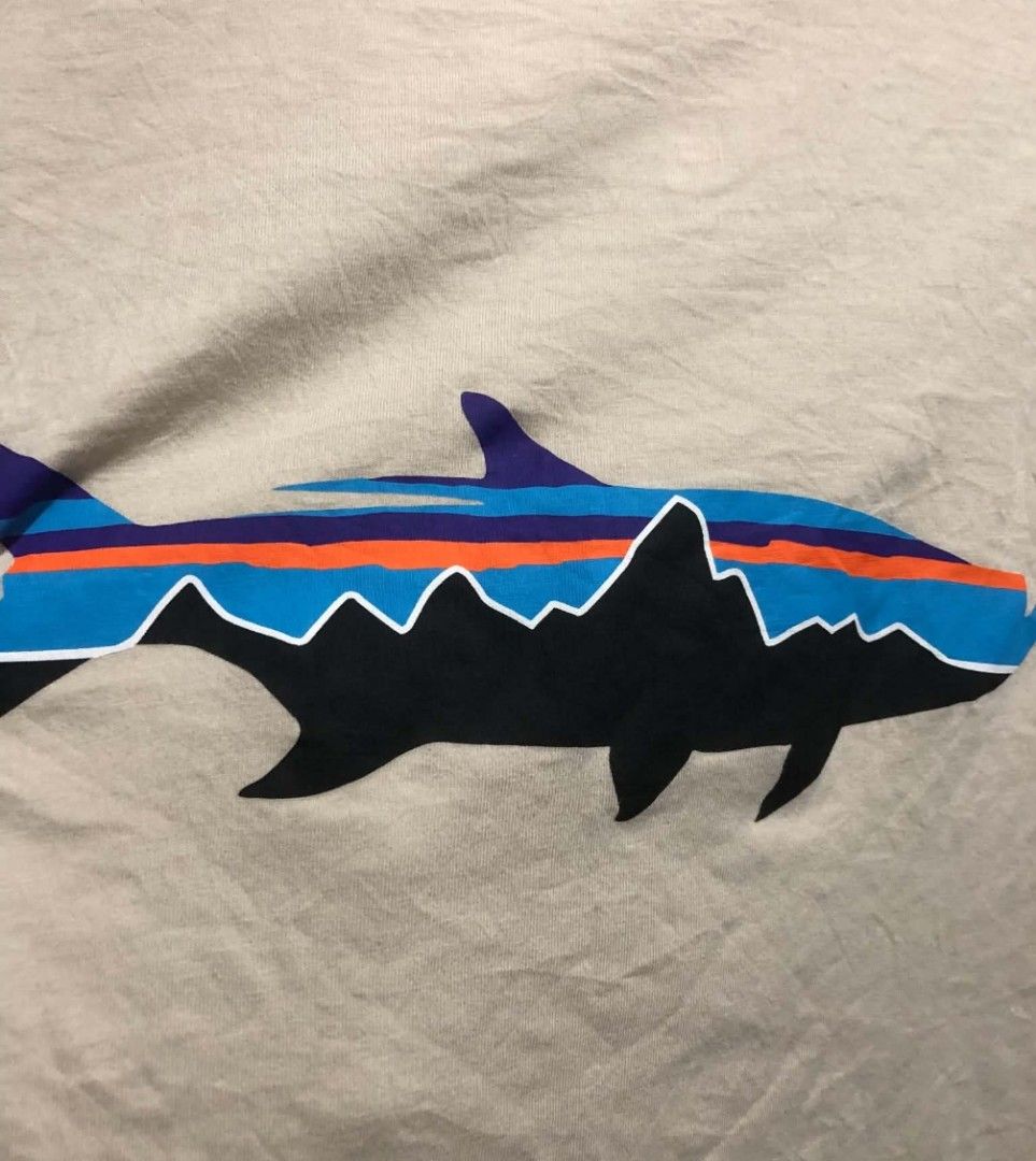 Patagonia Shirt (Category: Tshirts & Polo Shirts ) located in Cabuyao City. Submitted by THRIFTHITS (Listing ID 1470350383, Image 2). Description: Patagonia Fitz Merch (Authentic) Complete tags 22x28 Mine 380‼️ Direct Message me and Add for fast Transaction ty .