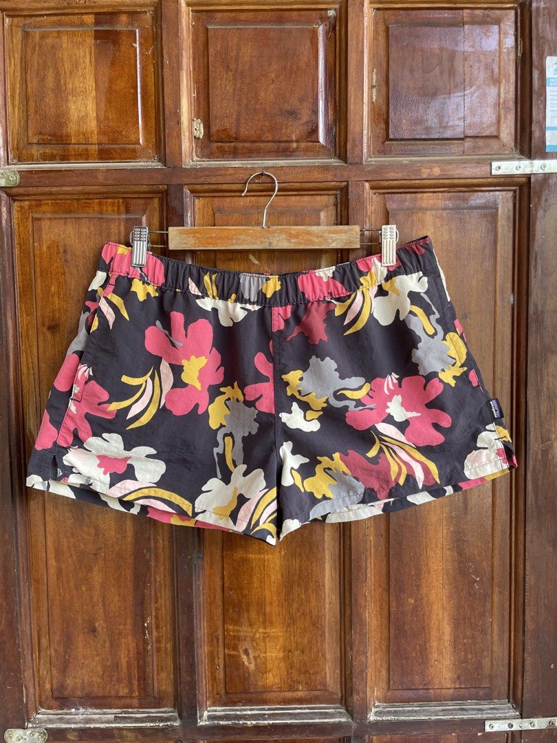 PATAGONIA SHORT FOR HER (Category: Shorts) located in Dumaguete. Submitted by Jazpherto (Listing ID 1470418678, Image 3). Description: PATAGONIA SHORT FOR HER‼️‼️‼️ 32-34 waist. 11.5 length L on tag (womens) excellent condition no issue 500+85 shipping fee .