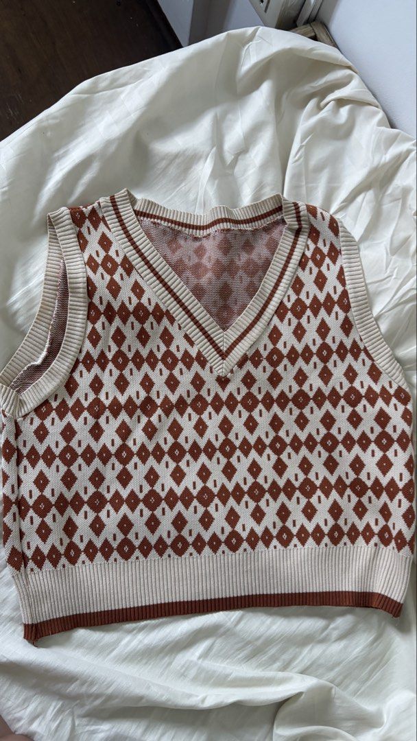 Patterned Knitted Vest (Category: Sleeveless) located in Makati City. Submitted by celinemystuff (Listing ID 1470360070, Image 1). Description: DECLUTTERING See photos for more details Size: S- M.