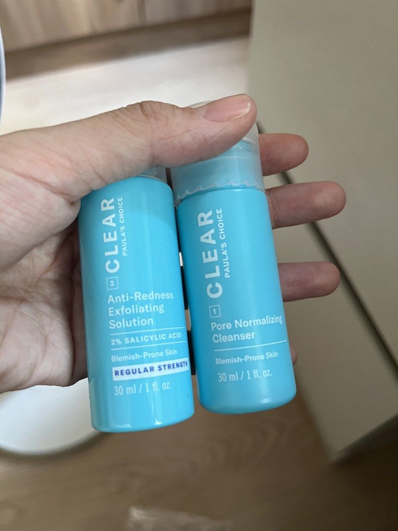 Paula's Choice Skincare (Category: Face Care) located in Quezon City. Submitted by closetjordy (Listing ID 1470430186, Image 3). Description: Got as freebies. Original price is around 3000. Paula's Choice CLEAR trial size set including Pore Normalizing Cleanser (30ml) and Anti-Redness Exfoliating Solution na 2% Salicylic Acid (30ml). Includes dark green zippered round pouch branded with the logo. Great travel size duo for blemish-prone skin care 