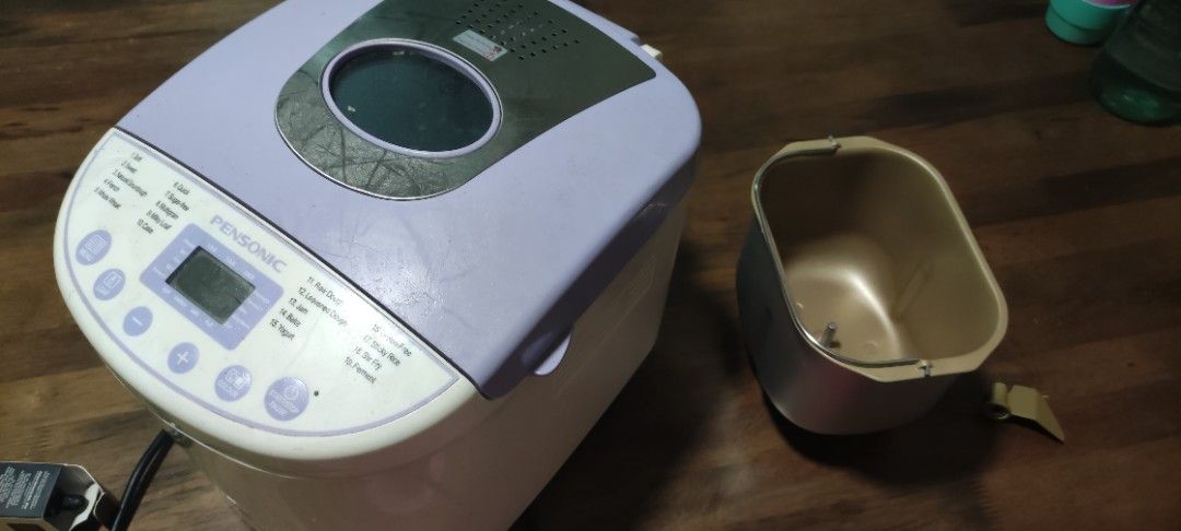 Pensonic Bread Maker Machine (Category: Breadmakers) located in Seremban. Submitted by iligan111 (Listing ID 1470501637, Image 2). Description: - Brand: Pensonic - Condition: Powers up fine / Good working condition - Features: Digital control panel with preset menus and viewing window on lid - Included: Removable non-stick inner baking pan and paddle - Plug type: Standard Malaysia 3-pin plug - Ideal for: Fresh and easy home baking.