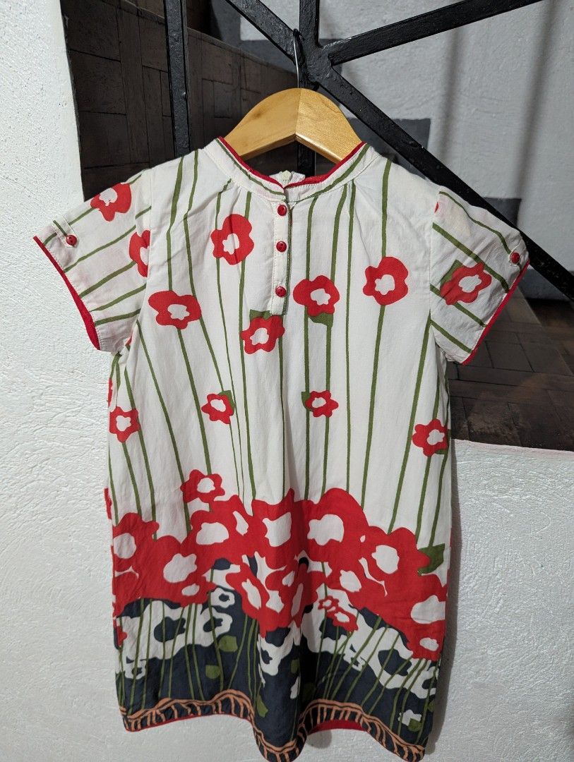 Peppermint Floral Print Dress Size 8 (Category: Babies & Kids Fashion) located in Quezon City. Submitted by mjlp_qc (Listing ID 1470423932, Image 1). Description: - Brand: Peppermint - Size: 8 (fits 5-8 years old slim girls) - Pattern: White background with green stems and vibrant red floral print - Hem: Stylish navy blue accent with extra floral details at the bottom - Sleeves: Short sleeves with red piping and small red button accents - Front: 