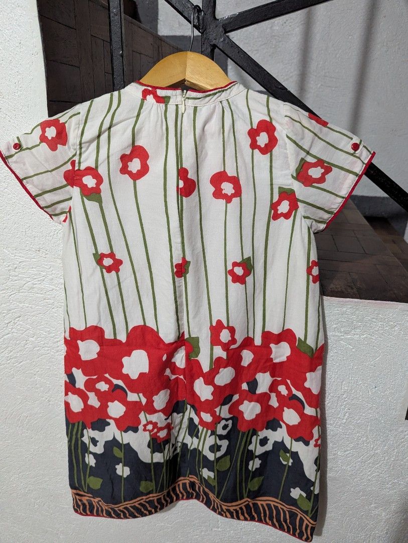 Peppermint Floral Print Dress Size 8 (Category: Babies & Kids Fashion) located in Quezon City. Submitted by mjlp_qc (Listing ID 1470423932, Image 3). Description: - Brand: Peppermint - Size: 8 (fits 5-8 years old slim girls) - Pattern: White background with green stems and vibrant red floral print - Hem: Stylish navy blue accent with extra floral details at the bottom - Sleeves: Short sleeves with red piping and small red button accents - Front: 