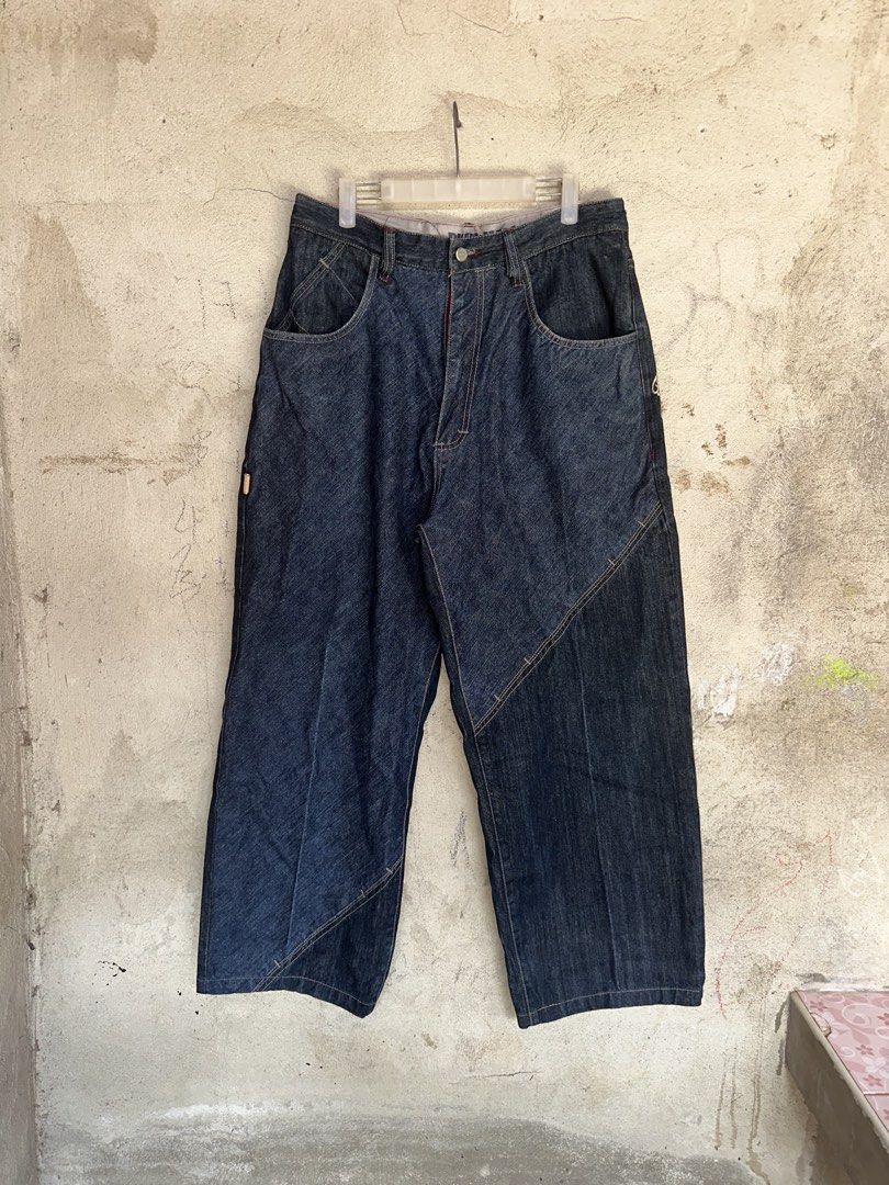 Phat Farm y2k (Category: Jeans) located in Rosario. Submitted by trippleaaa2020 (Listing ID 1470360713, Image 1). Description: Phat Farm Y2K-era wide-leg baggy denim jeans W32-33 L 41 Nasa pic na lahat ng details Loc Mindanao agusan del sur.