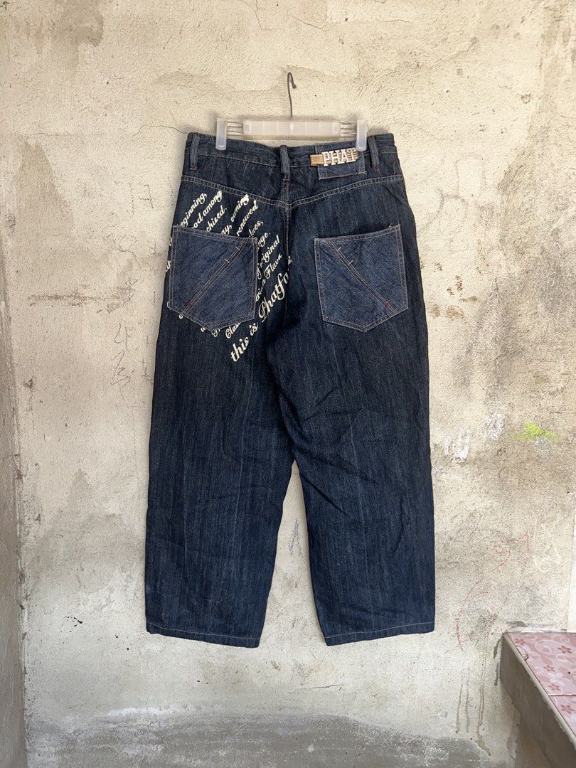 Phat Farm y2k (Category: Jeans) located in Rosario. Submitted by trippleaaa2020 (Listing ID 1470360713, Image 2). Description: Phat Farm Y2K-era wide-leg baggy denim jeans W32-33 L 41 Nasa pic na lahat ng details Loc Mindanao agusan del sur.