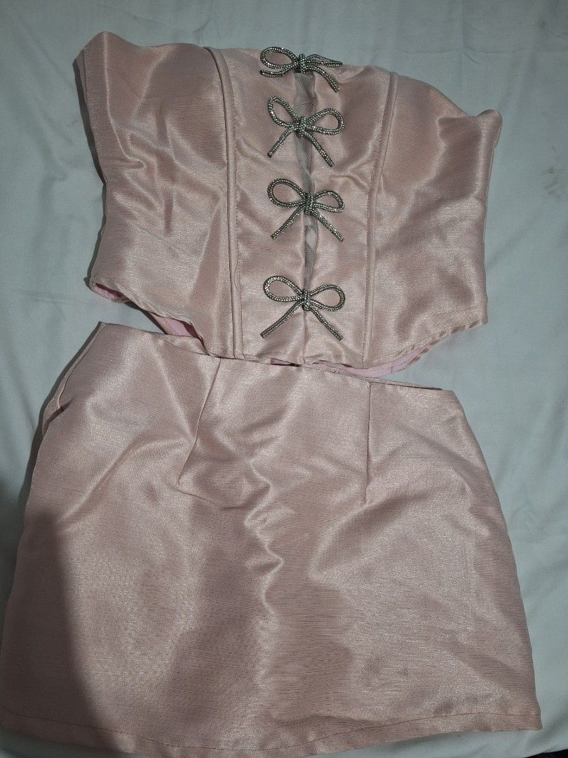 Pink corset / coquette set (Category: Sets or Coordinates) located in Makati City. Submitted by swifthorse-e4b7 (Listing ID 1470502779, Image 1). Description: Pink corset and skirt with ribbon details Fits small Used only once for an event.
