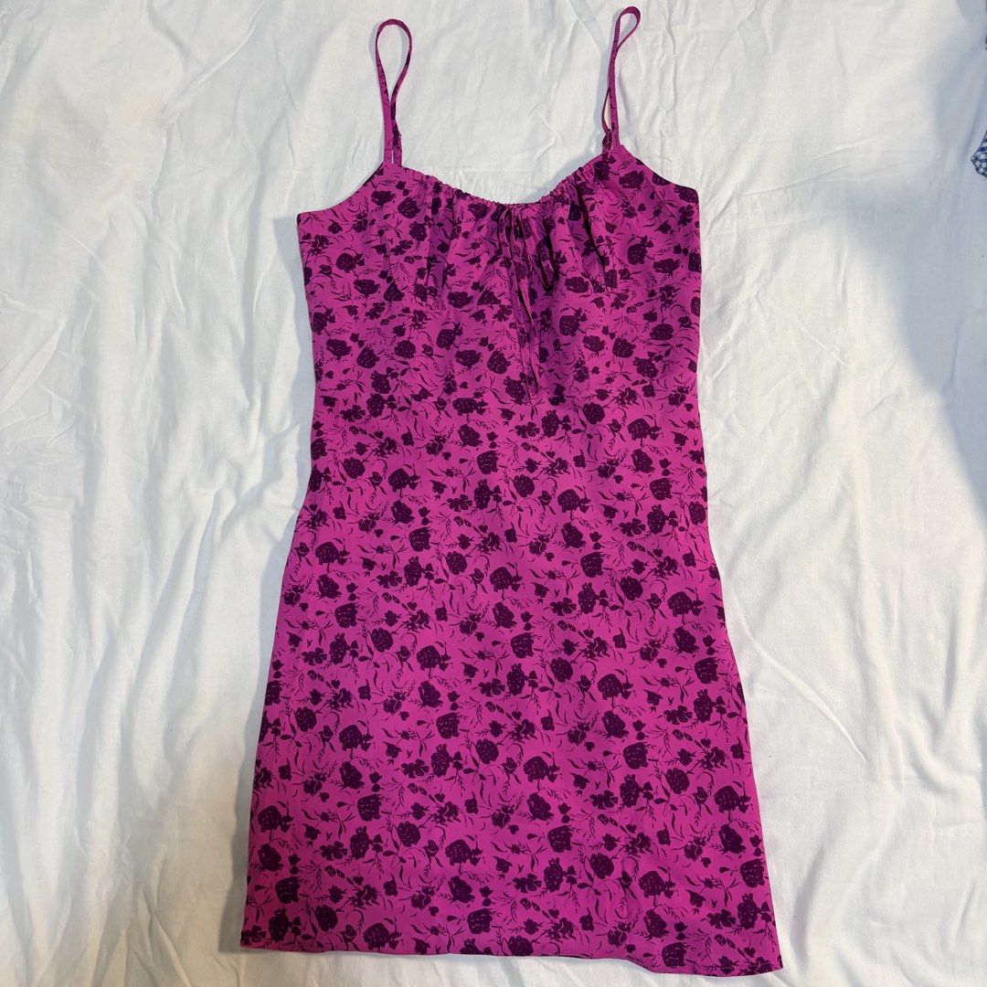 Pink Floral Mini Cami Dress (Category: Dresses) located in Manila. Submitted by yiiio3o (Listing ID 1470503204, Image 1). Description: Size: L (but fits M) Condition: Brand New RFS: Too small 📍Binondo, Manila.