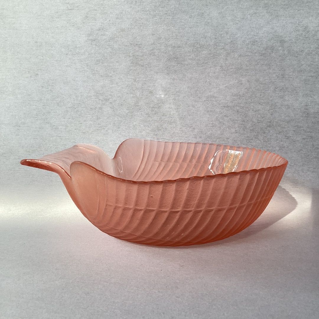 Pink Frosted Glass Shell Bowl (Category: Vases & Decorative Bowls) located in Davao. Submitted by atbpshop192593 (Listing ID 1470544272, Image 2). Description: Php500 Pink Frosted Glass Shell Bowl H: 2.5 inches L: 7.5 inches W w/ handle: 8.4 inches Please REVIEW PHOTOS We use 100% repurposed packaging materials SF starts at Php70 via Flash Express First to pay.