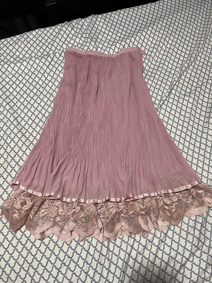 pink lacey skirt (Category: Skirts) located in Bayugan. Submitted by svintageph (Listing ID 1470440758, Image 1). Description: xs to small 24-26 no issue.