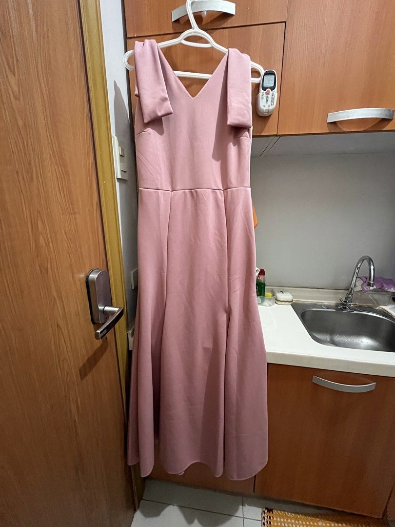 Pink Maxi Long Dress V cut with Slit Medium-Large (Category: Dresses) located in Manila. Submitted by cririren (Listing ID 1470519235, Image 1). Description: BRAND NEW DRESS NEVER BEEN USED Stretchable fabric that can fit medium to large bodies for women bought this in landmark makati for 1,949.95, and selling it for 1,800 only. RFS: Cancelled event tags: Pink Long Maxi Dress V Cut Ribbon-like with Slit Event dress Bridesmaids Birthday Evening we