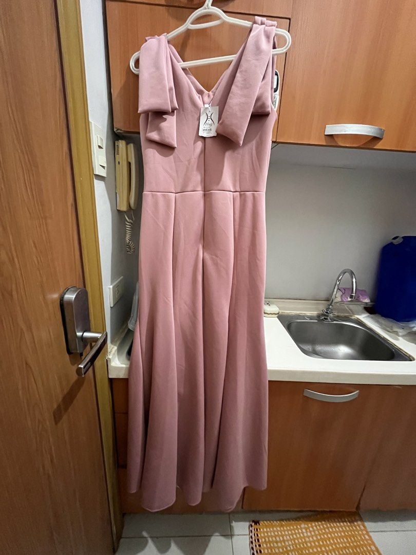 Pink Maxi Long Dress V cut with Slit Medium-Large (Category: Dresses) located in Manila. Submitted by cririren (Listing ID 1470519235, Image 3). Description: BRAND NEW DRESS NEVER BEEN USED Stretchable fabric that can fit medium to large bodies for women bought this in landmark makati for 1,949.95, and selling it for 1,800 only. RFS: Cancelled event tags: Pink Long Maxi Dress V Cut Ribbon-like with Slit Event dress Bridesmaids Birthday Evening we
