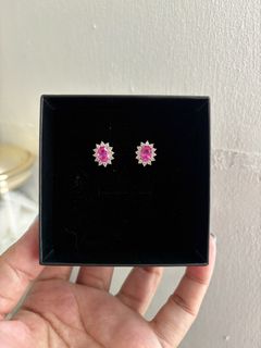 (Category: ) located in . Submitted by katmandulovesmakeup (Listing ID 1466816232, Image 1). Description: .