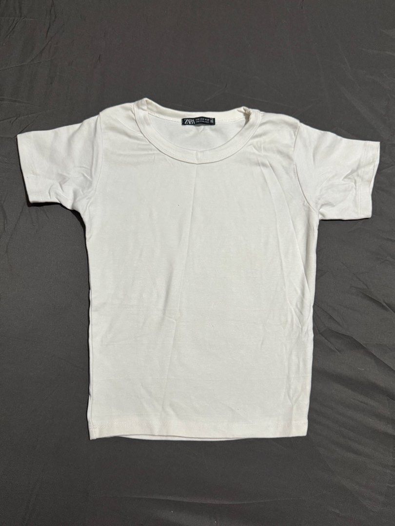plain tops for women (Category: Shirts) located in Marilao. Submitted by camillaaa_ (Listing ID 1470400912, Image 3). Description: plain tops for women fits small to medium frames ₱50 each take all for only ₱500 nego basta sure buyer.