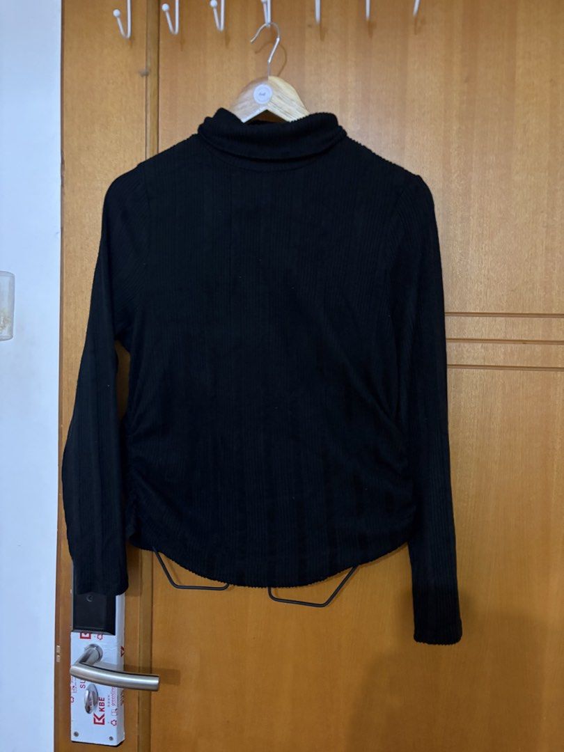 Plus size Black Turtleneck Ribbed Long Sleeve Sweater (Category: Longsleeves) located in Taguig. Submitted by preloved_by_janel (Listing ID 1470508035, Image 1). Description: - Color: Black - Style: Classic turtleneck with long sleeves - Material: Textured knit, stretchy and comfortable - Size on tag: 2xl .