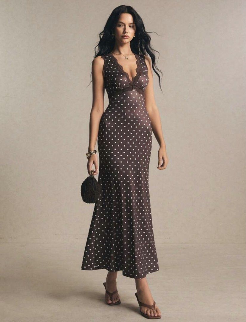 Polka dot maxi dress (Category: Dresses) located in Manila. Submitted by juliaxgamboa (Listing ID 1470424382, Image 2). Description: HQ fabric!! stretchable can fit small to medium .