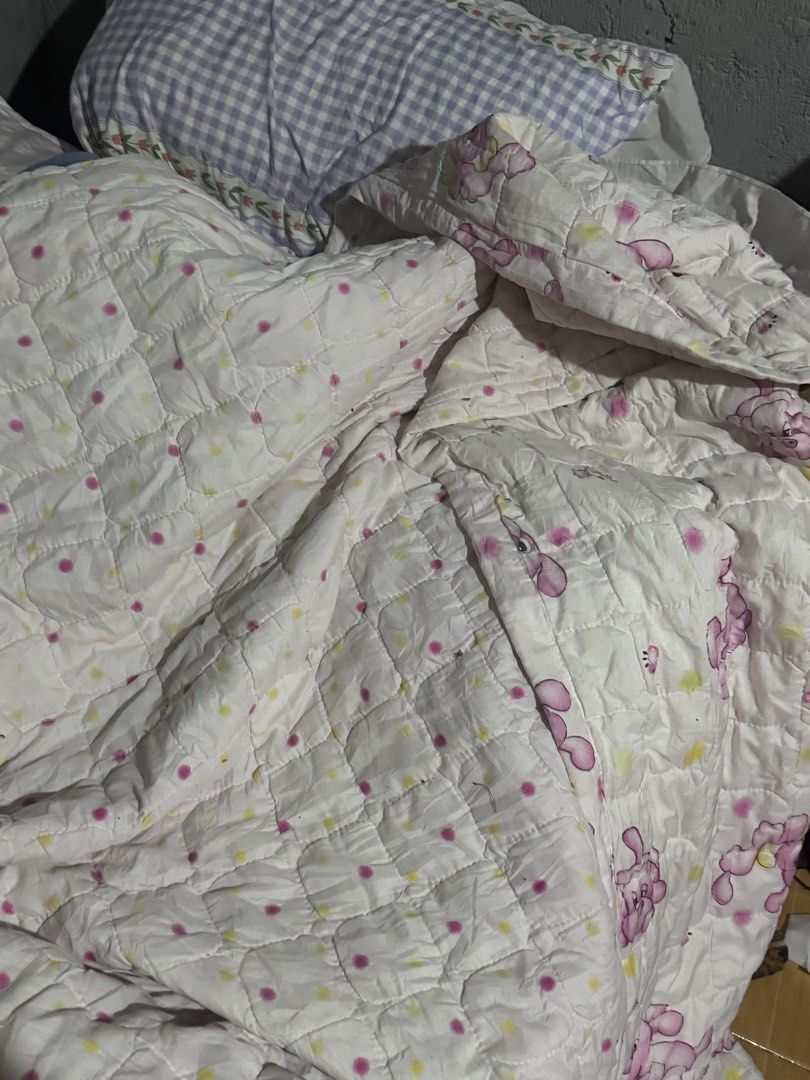 POLKA PINK COMFORTER (Category: Bedding & Towels) located in Caloocan City. Submitted by ravihannaa (Listing ID 1470501450, Image 2). Description: .