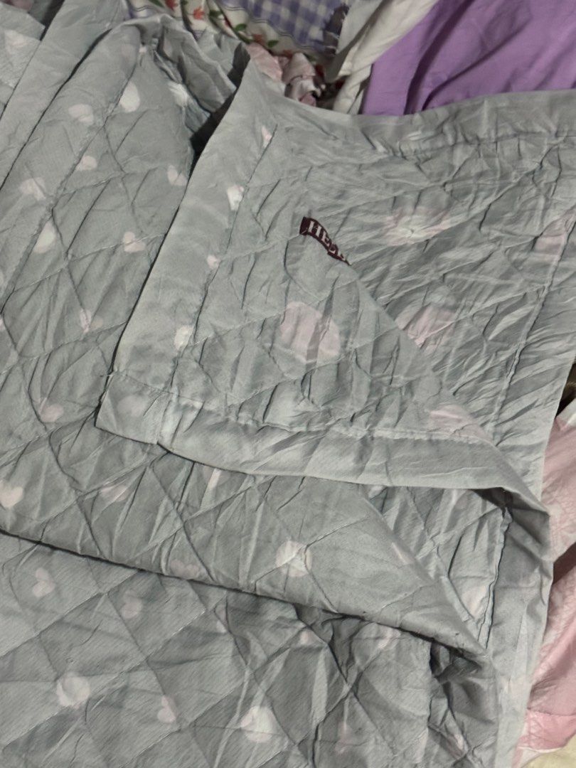 Polkadots duvet cover (Category: Bedding & Towels) located in Caloocan City. Submitted by ravihannaa (Listing ID 1470502047, Image 2). Description: Negotiable.