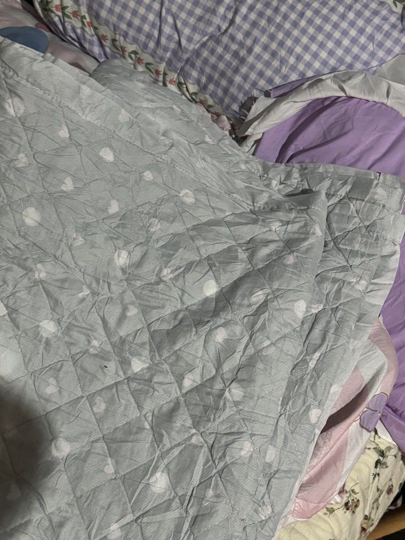 Polkadots duvet cover (Category: Bedding & Towels) located in Caloocan City. Submitted by ravihannaa (Listing ID 1470502047, Image 1). Description: Negotiable.