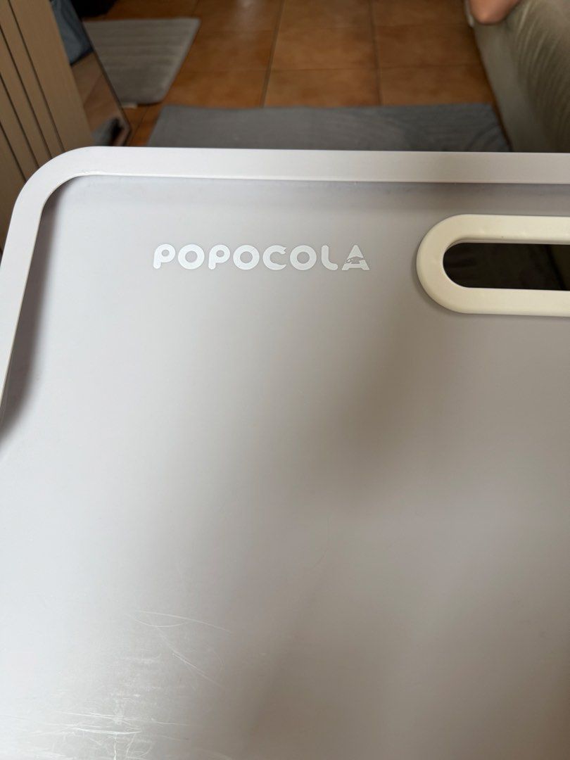 POPOCOLA Covered Cat Litter Box withLid (Category: Health & Grooming) located in Manila. Submitted by marcee (Listing ID 1470406145, Image 3). Description: with crack sa ilalim pero hindi naman natagos ang litter sand. the lid is damage pero pwede pa din naman takpan..