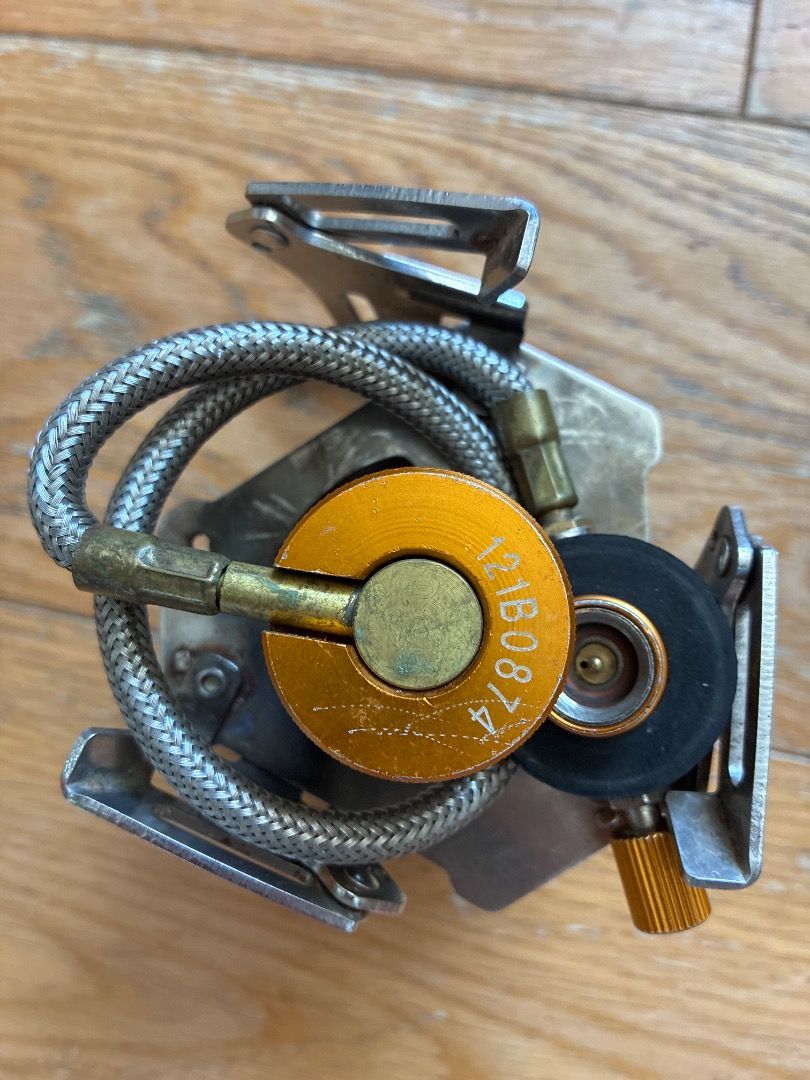 Portable backpacking gas stove burner with foldable legs, 運動產品, 行山及露營 ...