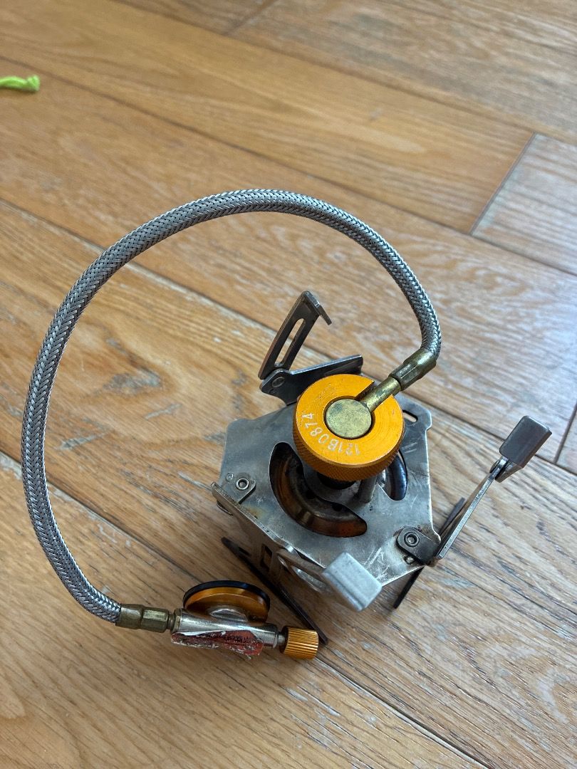 Portable backpacking gas stove burner with foldable legs, 運動產品, 行山及露營 ...