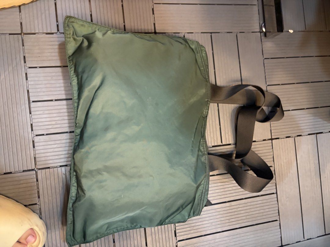 prada tote (Category: Luxury Bags & Wallets) located in Manila. Submitted by picksby_mik (Listing ID 1470551659, Image 2). Description: rank a.