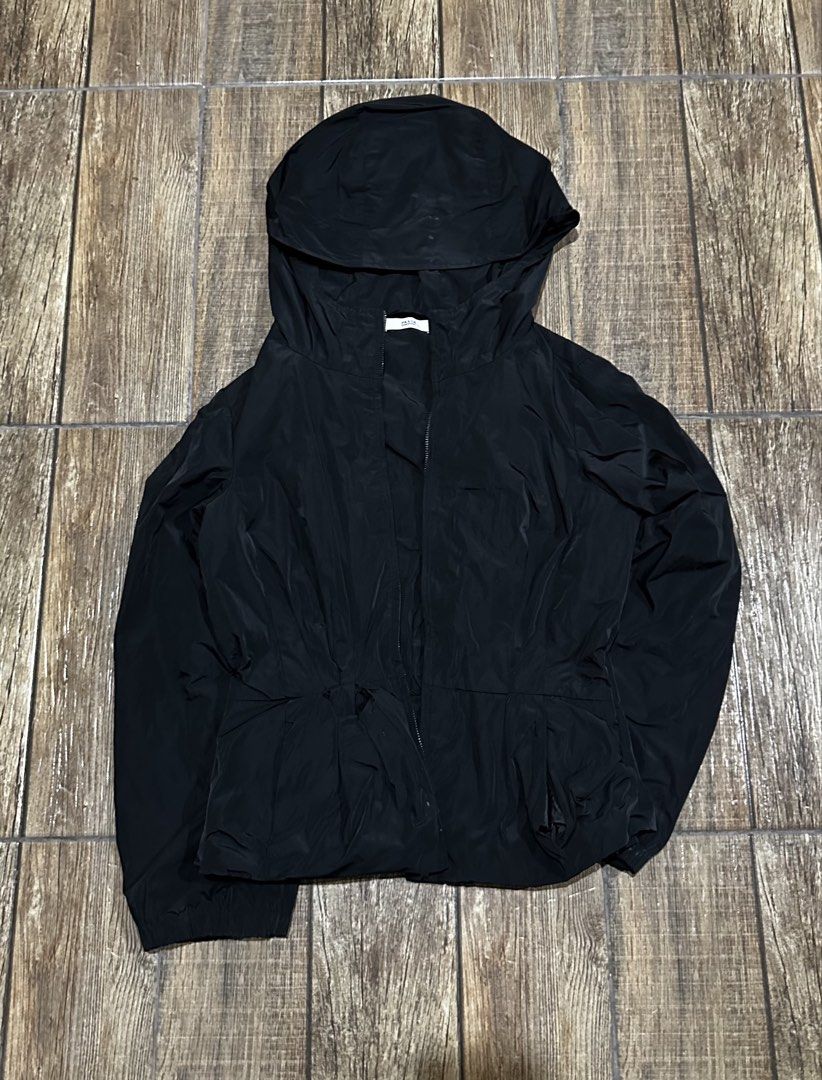 PRADA WINDBREAKER (Category: Coats, Jackets and Outerwear) located in Manila. Submitted by urban-vintage_2 (Listing ID 1470533348, Image 1). Description: ISSUE: ZIPPER , SEE THE PICS FOR ISSUE (NEED WASH) MOP :GCASH (NO COD) SHIP VIA: LALAMOVE & J&T LOCATION: PASIG CITY LENGTH: 22-23 WIDTH :21.