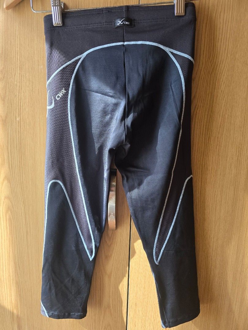 Preloved CWX 3/4 Compression Tights (Category: Activewear) located in Taguig. Submitted by dhescabero (Listing ID 1470350659, Image 2). Description: Preloved CWX 3/4 Compression Tights Size XS Price php300 Strictly no reservations. Item is only considered sold once fully paid Location Acacia Estates Taguig. Shipping via lalamove or J&T (shouldered by buyer).