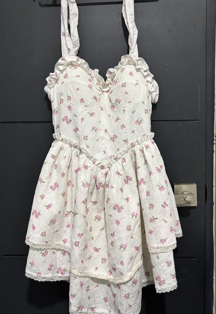 preloved dresses (Category: Dresses) located in Quezon City. Submitted by prettysash (Listing ID 1470354486, Image 2). Description: for sale : preloved dresses, can fit to small to medium body frames. -200 each + sf -gcash or bank transfer -lalamove or j&t 📍fairview quezon city.