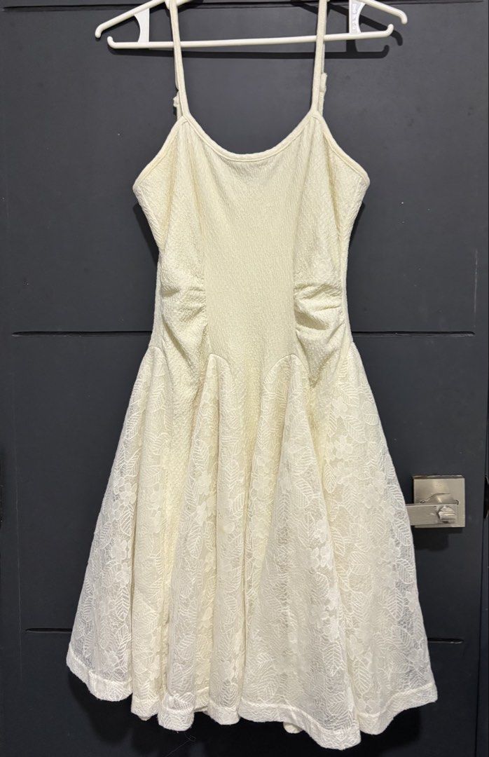 preloved dresses (Category: Dresses) located in Quezon City. Submitted by prettysash (Listing ID 1470354486, Image 3). Description: for sale : preloved dresses, can fit to small to medium body frames. -200 each + sf -gcash or bank transfer -lalamove or j&t 📍fairview quezon city.