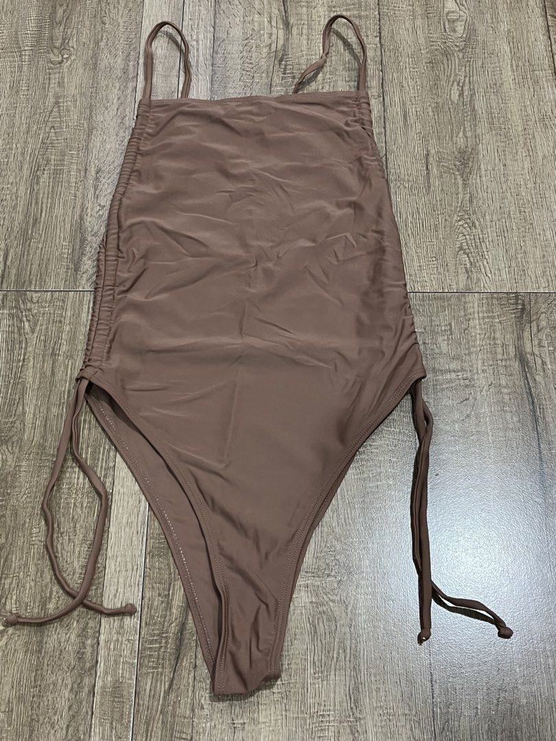 Pre-loved One-Piece Hi-cut Swimsuit (Category: Bikinis & Swimsuits) located in Las Pinas. Submitted by kathybianca (Listing ID 1470471731, Image 1). Description: ‼️ the swimsuit is washed thoroughly, but I highly encouraged to wash again before use. - used once - with padding and pad slot RFS: -Decluttering .