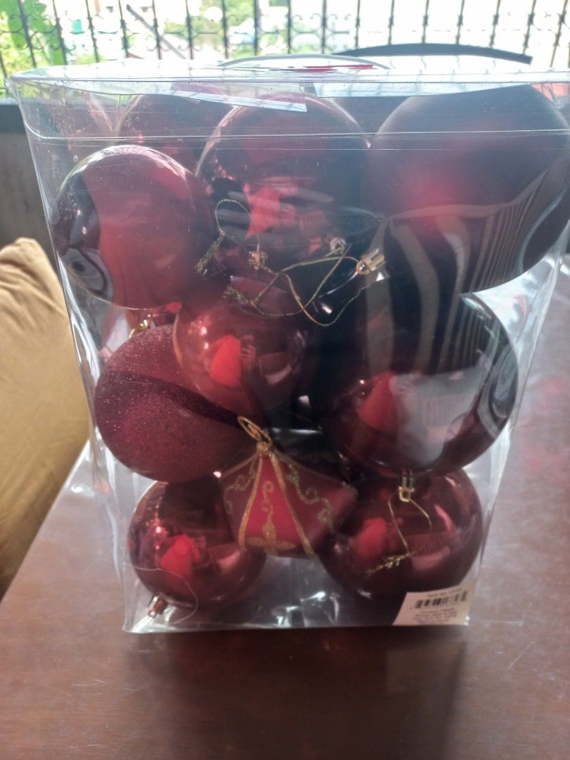 Preloved Red Christmas Tree Baubles Set in Clear Box (Category: Vintage Collectibles) located in Cainta. Submitted by jacypluto_shop (Listing ID 1470414810, Image 2). Description: - Red Christmas baubles assorted set - Includes shiny, glittery, and patterned ornaments - Perfect for holiday tree decoration - Packed in a convenient clear plastic storage box - Brand new and ready to use for the festive season.