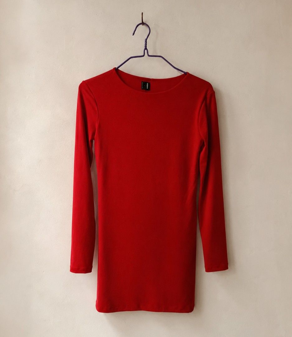 Preloved Red Long sleeves Mini Dress (Category: Dresses) located in Manila. Submitted by grasyaaaaasb (Listing ID 1470472527, Image 1). Description: used once only for an event large on tag but can fit medium to large neoprene fabric.