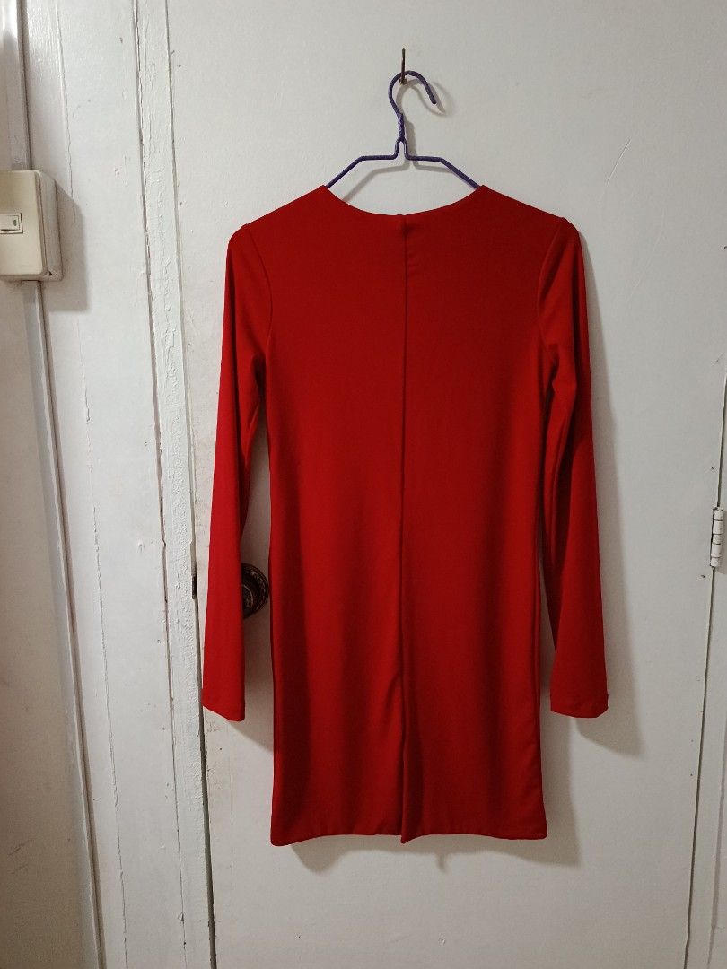 Preloved Red Long sleeves Mini Dress (Category: Dresses) located in Manila. Submitted by grasyaaaaasb (Listing ID 1470472527, Image 3). Description: used once only for an event large on tag but can fit medium to large neoprene fabric.