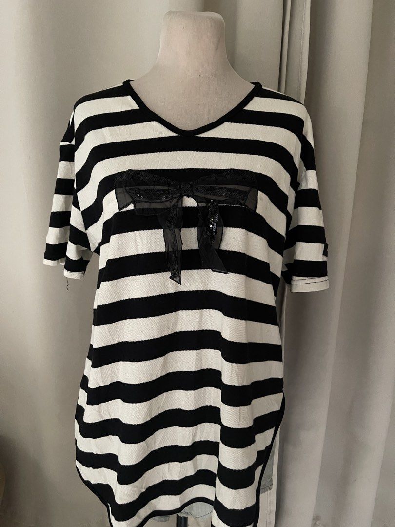 premium Black and White Striped Top with Sequin Bow (Category: Blouses) located in Cainta. Submitted by zlove111 (Listing ID 1470455792, Image 2). Description: Black and white horizontal stripes across the whole shirt. V-neck cut with black trim. Large sheer black bow on the front covered in tiny sequins. Short sleeves, relaxed fit with curved hem and side slits. Knit sweater material, soft and stretchy. xl-xxl 23" .