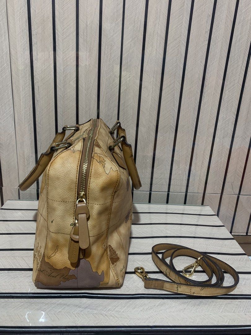 Prima Classe Map Boston Crossbody Bag (Category: Cross-body Bags) located in San Fernando. Submitted by preluxuria_online_shop (Listing ID 1470376665, Image 3). Description: .