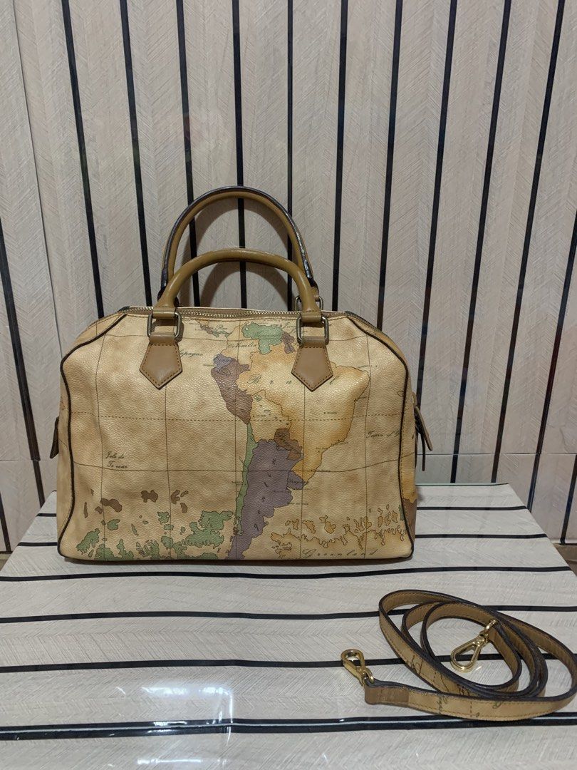 Prima Classe Map Boston Crossbody Bag (Category: Cross-body Bags) located in San Fernando. Submitted by preluxuria_online_shop (Listing ID 1470376665, Image 2). Description: .
