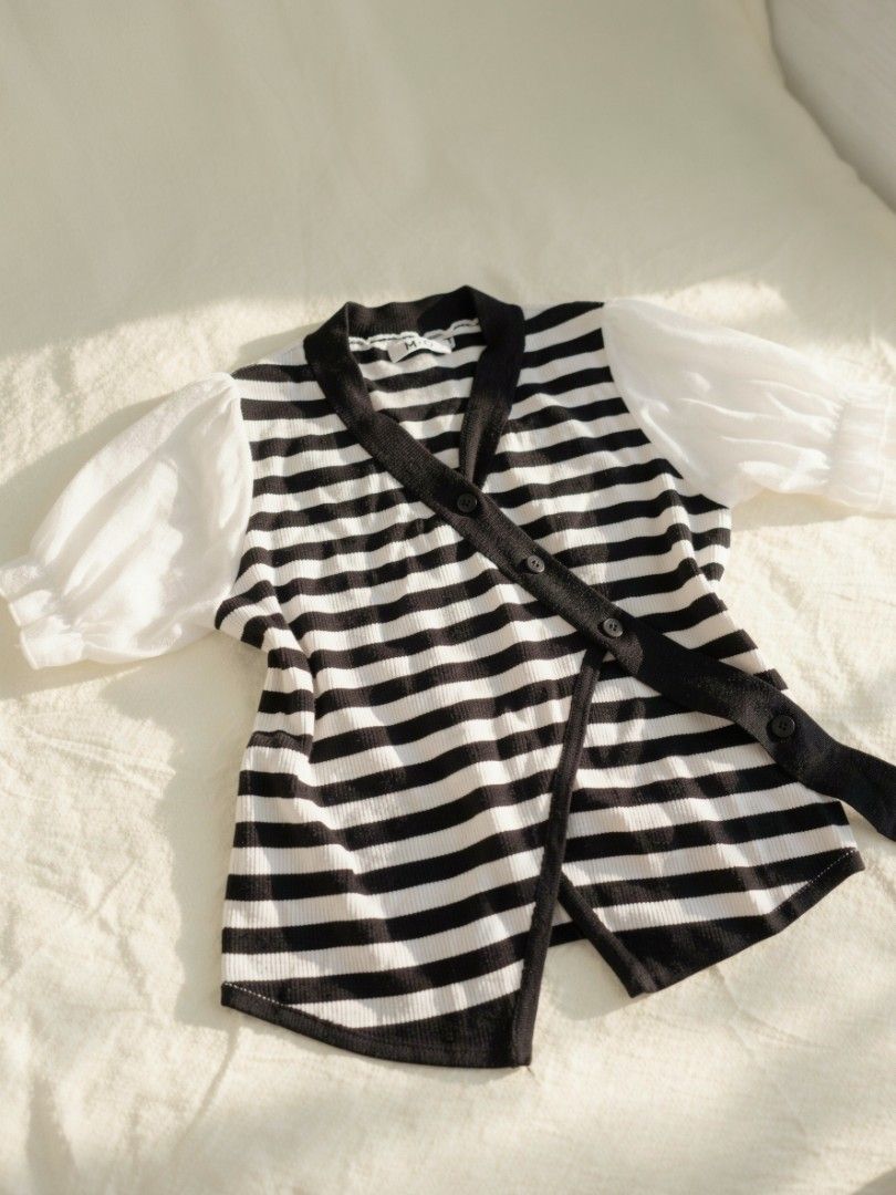 Puff Sleeve Top (Category: Blouses) located in Baras. Submitted by xixiisoy (Listing ID 1470395928, Image 2). Description: .