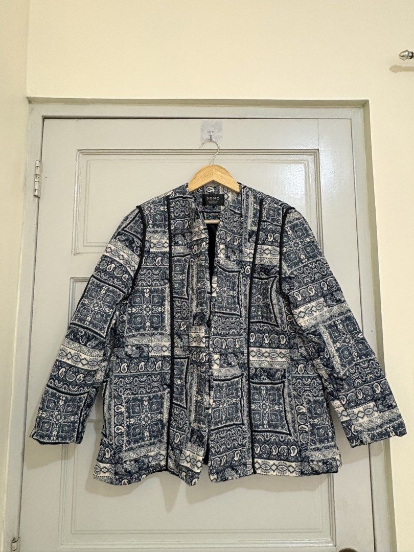 Puffer Jacket (Category: Coats, Jackets and Outerwear) located in Apalit. Submitted by minimaliztcloset (Listing ID 1470374824, Image 1). Description: .