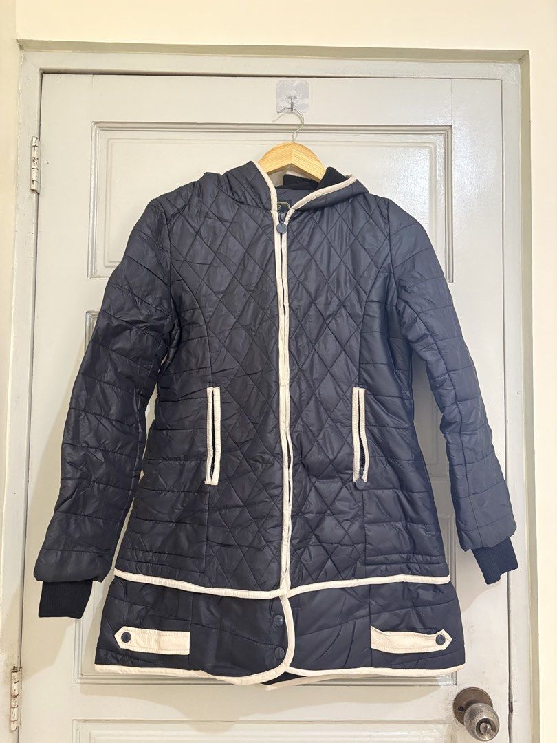 Puffer Jacket (Category: Coats, Jackets and Outerwear) located in Apalit. Submitted by minimaliztcloset (Listing ID 1470375226, Image 1). Description: .