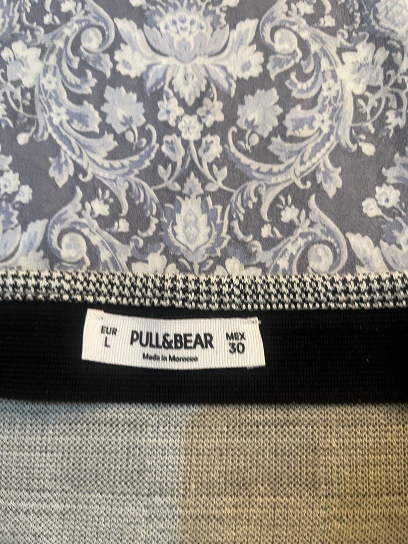 Pull & bear (Category: Skirts) located in Batangas. Submitted by gavsandrix (Listing ID 1470398254, Image 2). Description: - Brand new or excellent pre-loved condition as shown in photos - Made from premium, durable materials for long-lasting use - Sleek design that matches your daily lifestyle needs - Carefully inspected and ready for fast shipping.